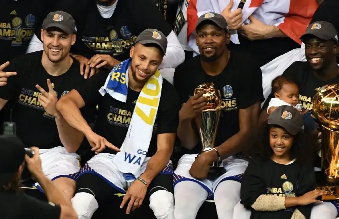 关于库里巅峰对决，穆古鲁扎与80激战塞尔维亚队分钟，回归赛场胜负难料！的信息